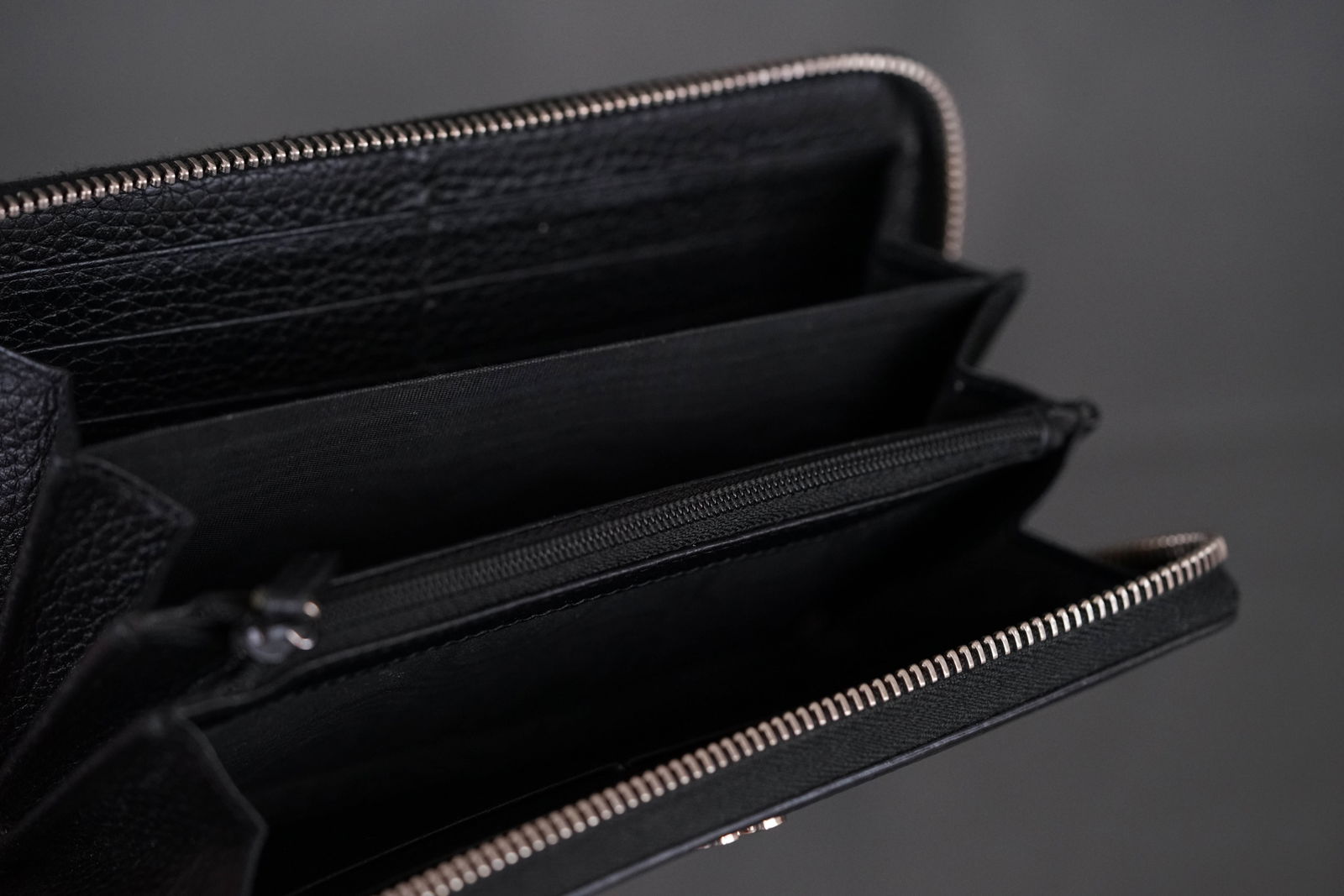 GUCCI DURIAN LEATHER ZIP WALLET W/ BOX & DUST COVER - 6