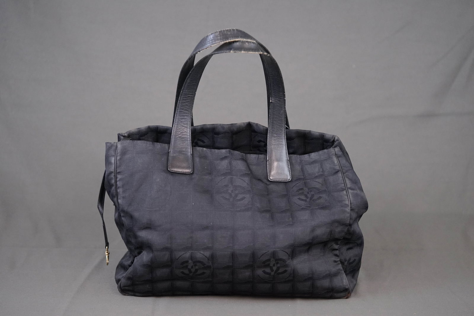 CHANEL NEW TRAVEL LINE TOTE BAG BLACK NYLON 8021473 (1 of 9)