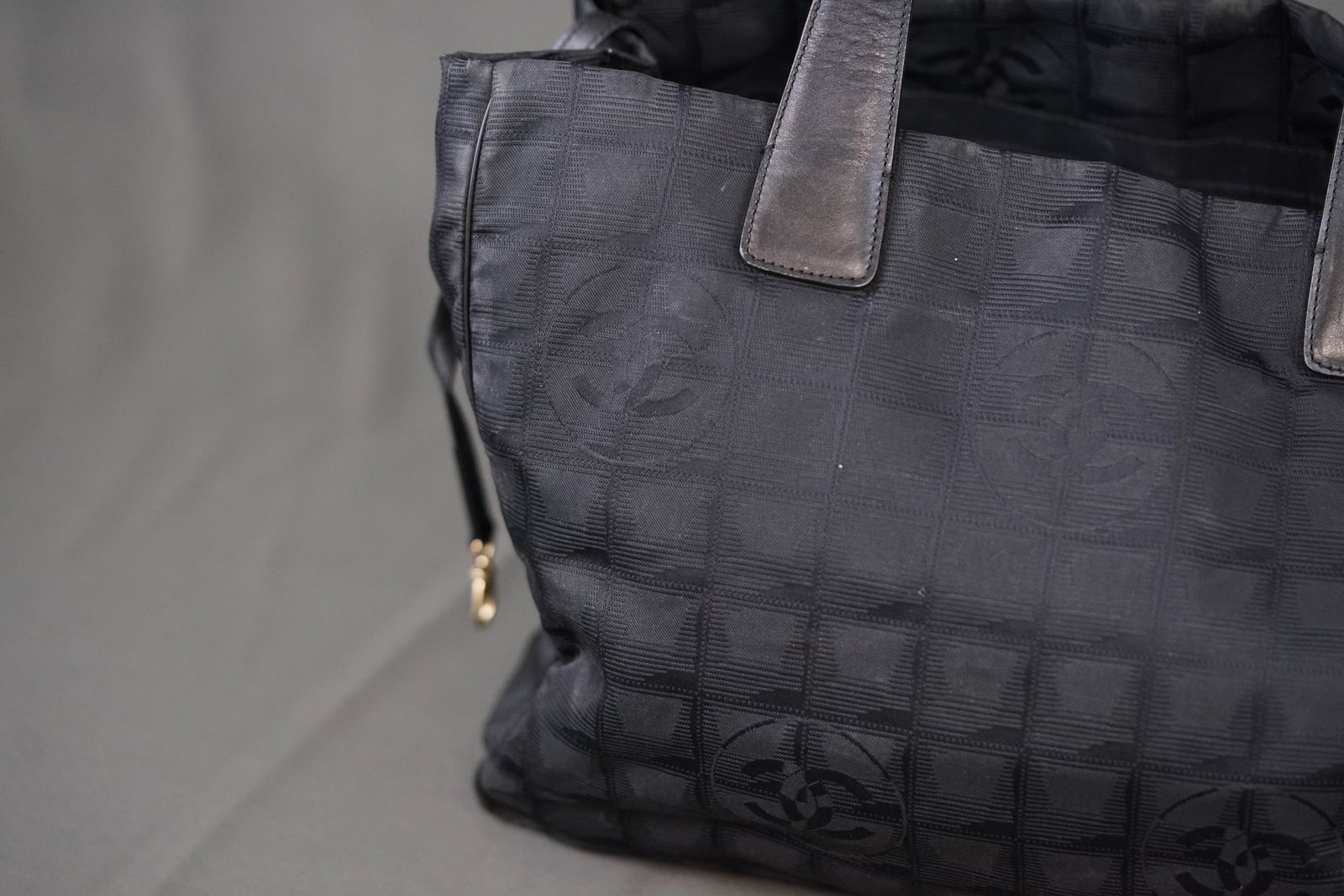 CHANEL NEW TRAVEL LINE TOTE BAG BLACK NYLON 8021473 - 2