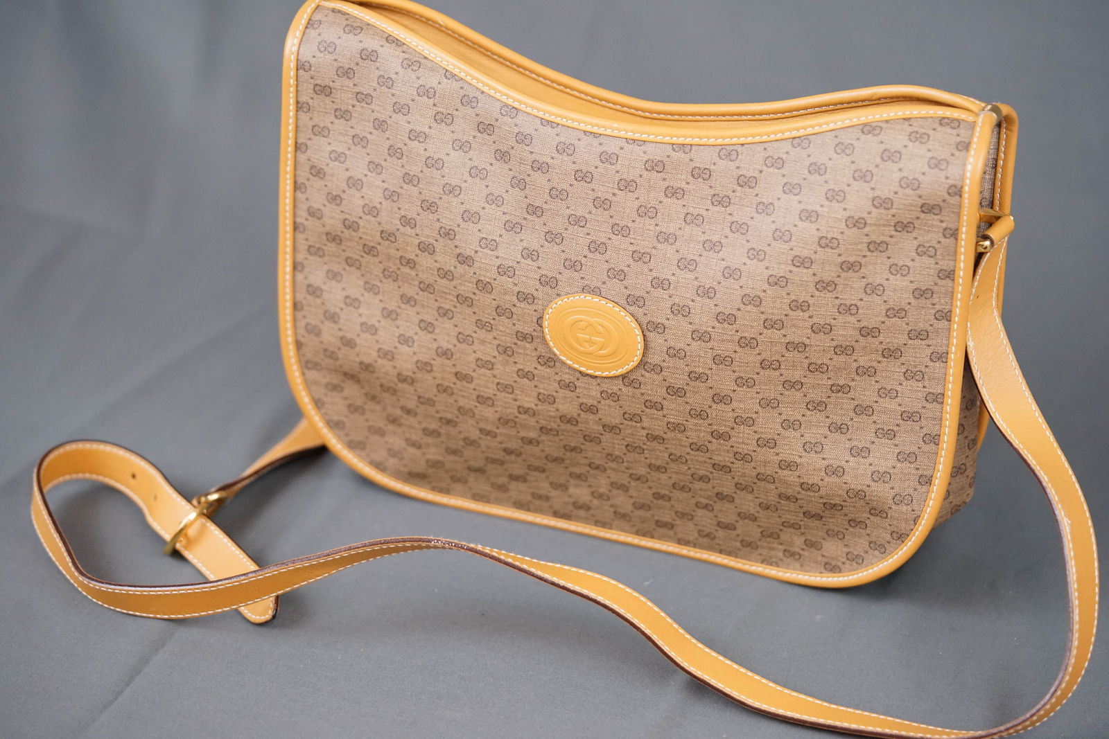 GUCCI SHOULDER BAG - 2