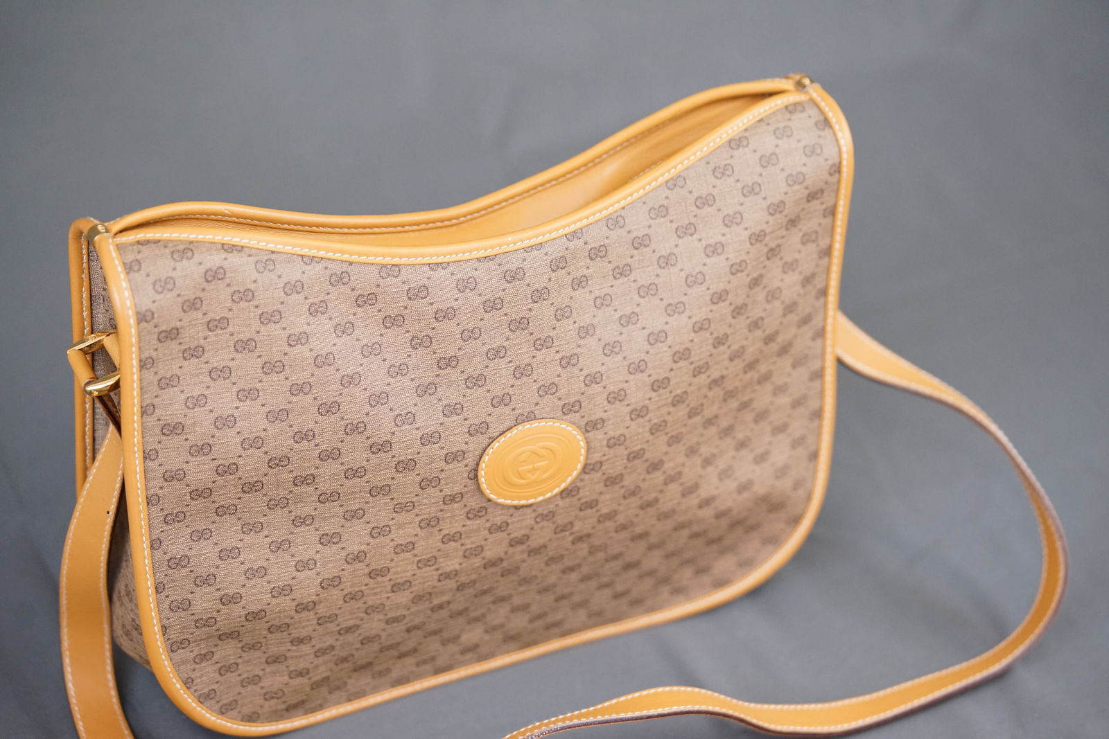 GUCCI SHOULDER BAG - 3