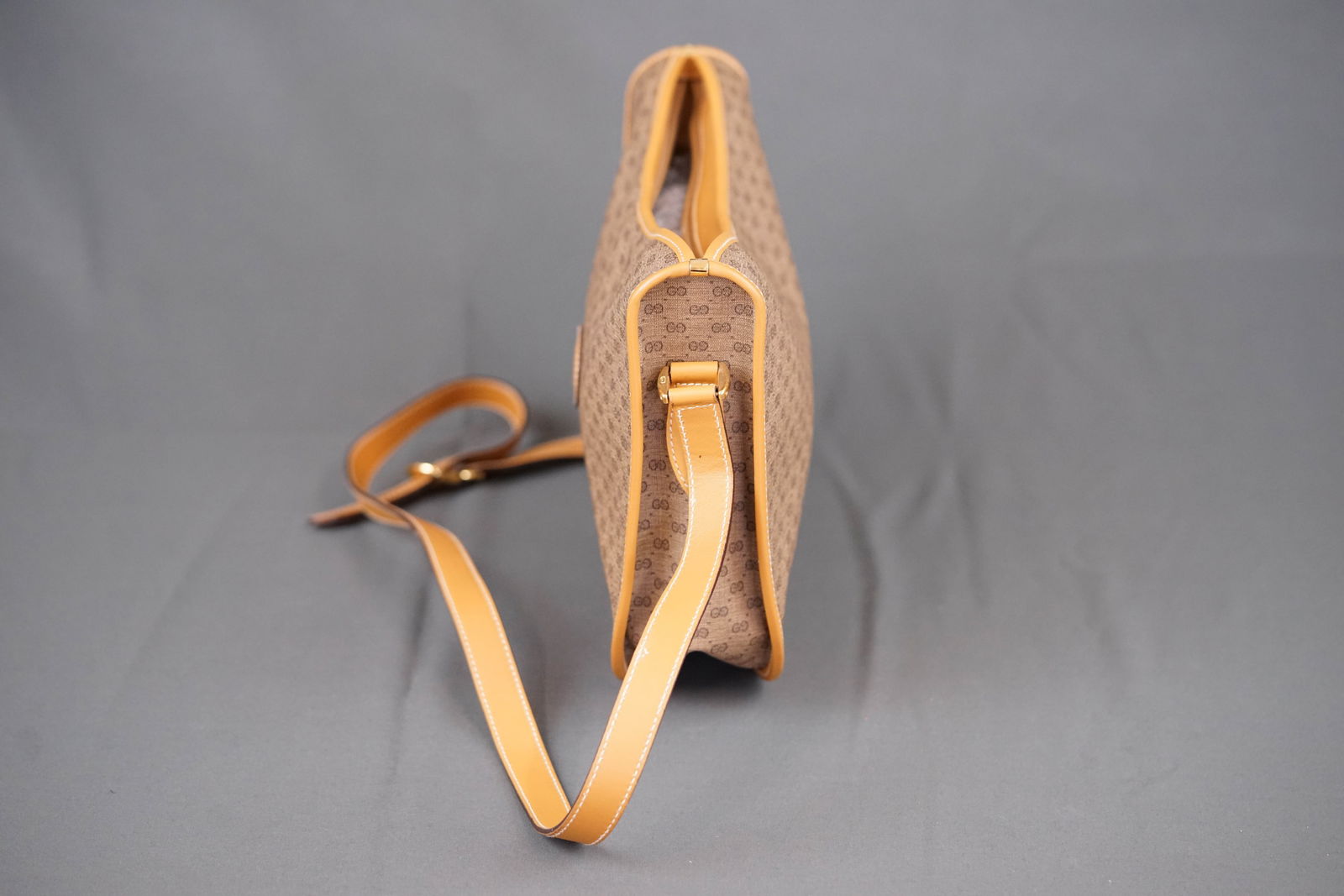 GUCCI SHOULDER BAG - 5