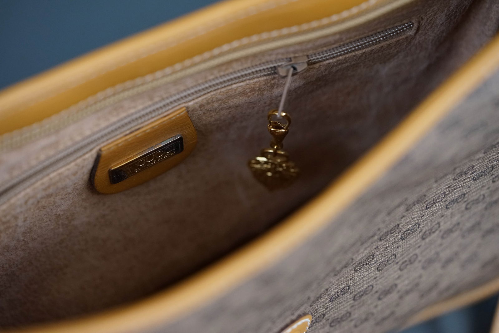 GUCCI SHOULDER BAG - 8