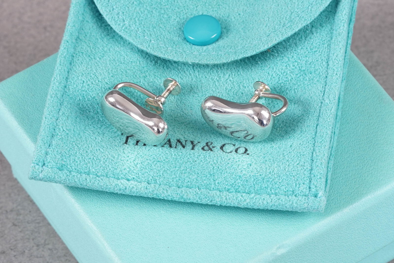 TIFFANY & CO ELSA PERETTI BEAN EARRINGS 925 STERLING SILVER: TIFFANY & CO ELSA PERETTI BEAN EARRINGS 925 STERLING SILVER, Tiffany Beans Earrings (for both ears) 925 7.0g. PLEASE NOTE: *This lot is elected for VAT (20%) on the hammer which will not apply