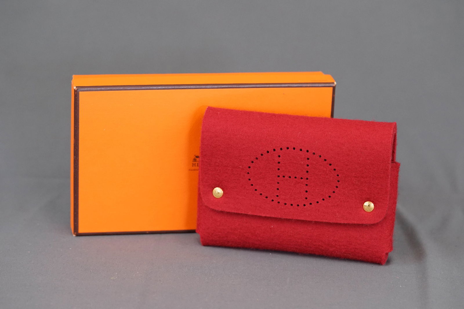 HERMES ETUIS CULT GM FELT POUCH W/ BOX: HERMES ETUIS CULT GM FELT POUCH W/ BOX, comes with box, width 15cm, height 11cm, depth 3cm. PLEASE NOTE: *This lot is elected for VAT (20%) on the hammer which will not apply for successful bidders