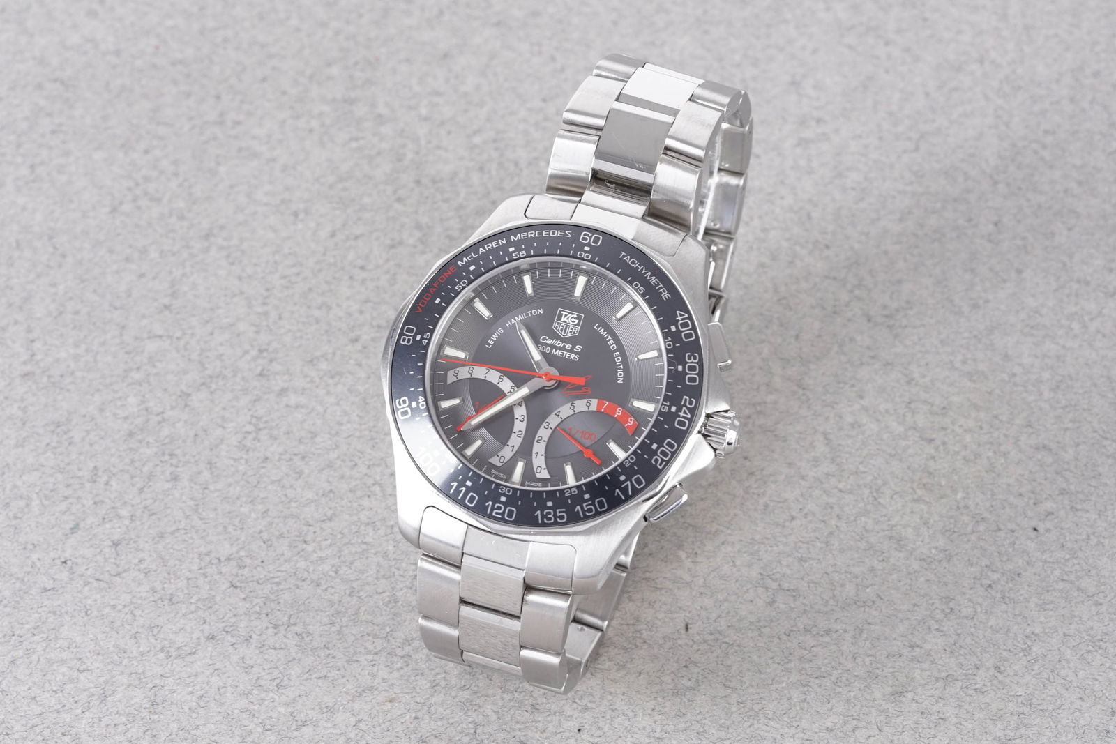 TAG HEUER AQUARACER CALIBRE 16 LEWIS HAMILTON LTD EDITION W/ BOX & GUARANTEE PAPERS REF. CAF7114 CIR: TAG HEUER AQUARACER CALIBRE 16 LEWIS HAMILTON LTD EDITION W/ BOX & GUARANTEE PAPERS REF. CAF7114 CIRCA 2012, this watch is a ref. CAF7114 and is fitted with a circular grey dial with applied hour