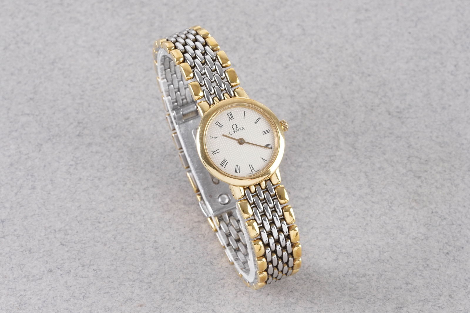 *TO BE SOLD WITHOUT RESERVE* OMEGA TWO TONE DRESS WATCH W/ BOX & GUARANTEE PAPERS CIRCA 1987 - 3