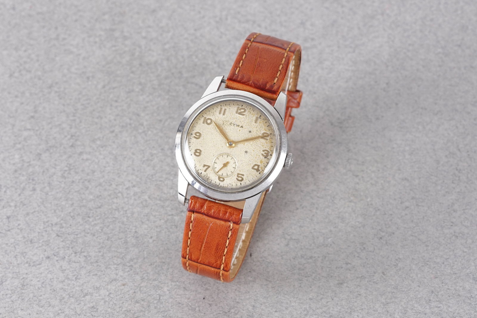 CYMA CYMAFLEX WRISTWATCH: CYMA CYMAFLEX WRISTWATCH, this watch is fitted with a circular patina dial with a subsidiary dial, arabic numeral hour markers and hands. The 33mm stainless steel case is fitted with a crown and a cas