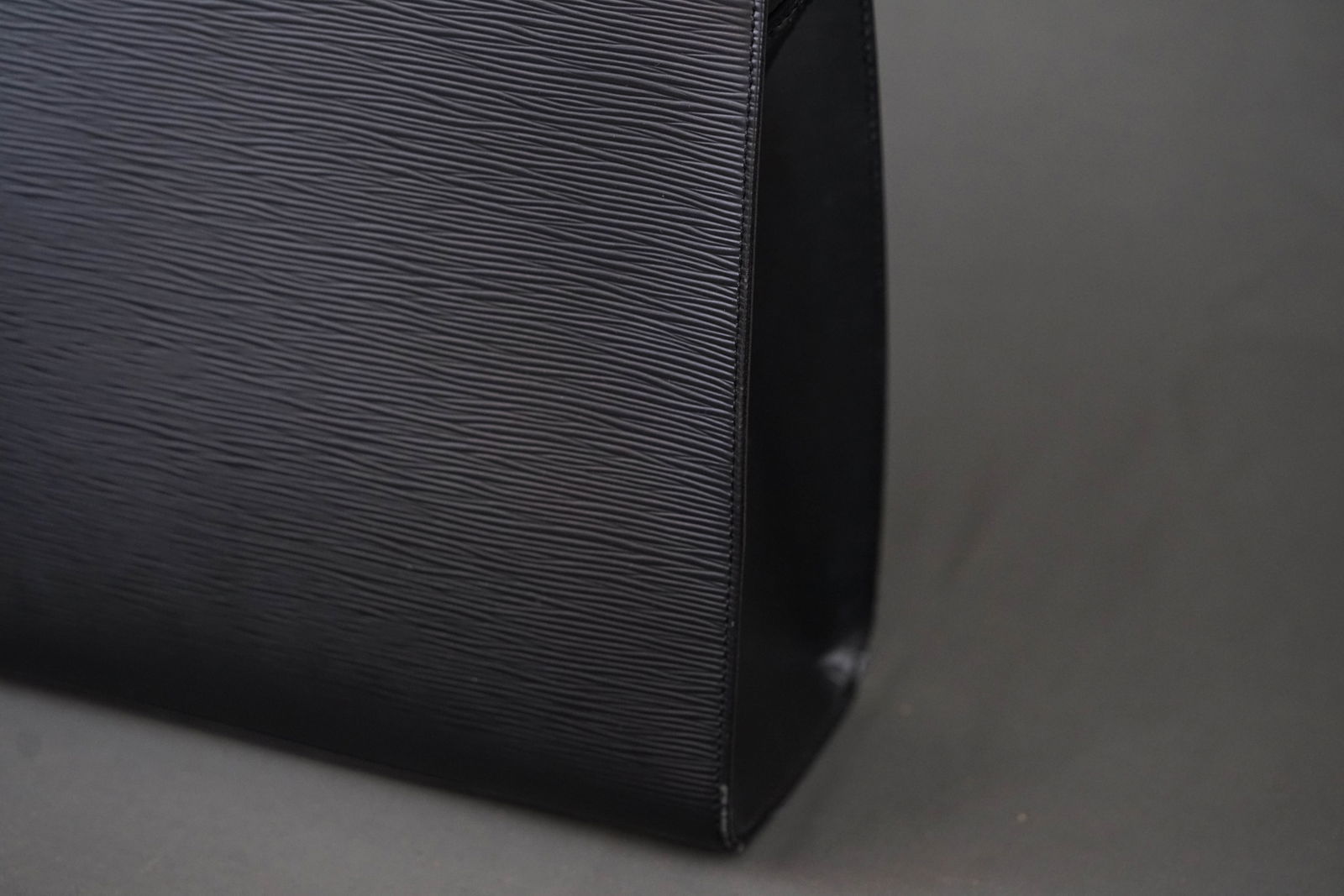 LOUIS VUITTON EPI FIGARI MM W/ BOX - 4