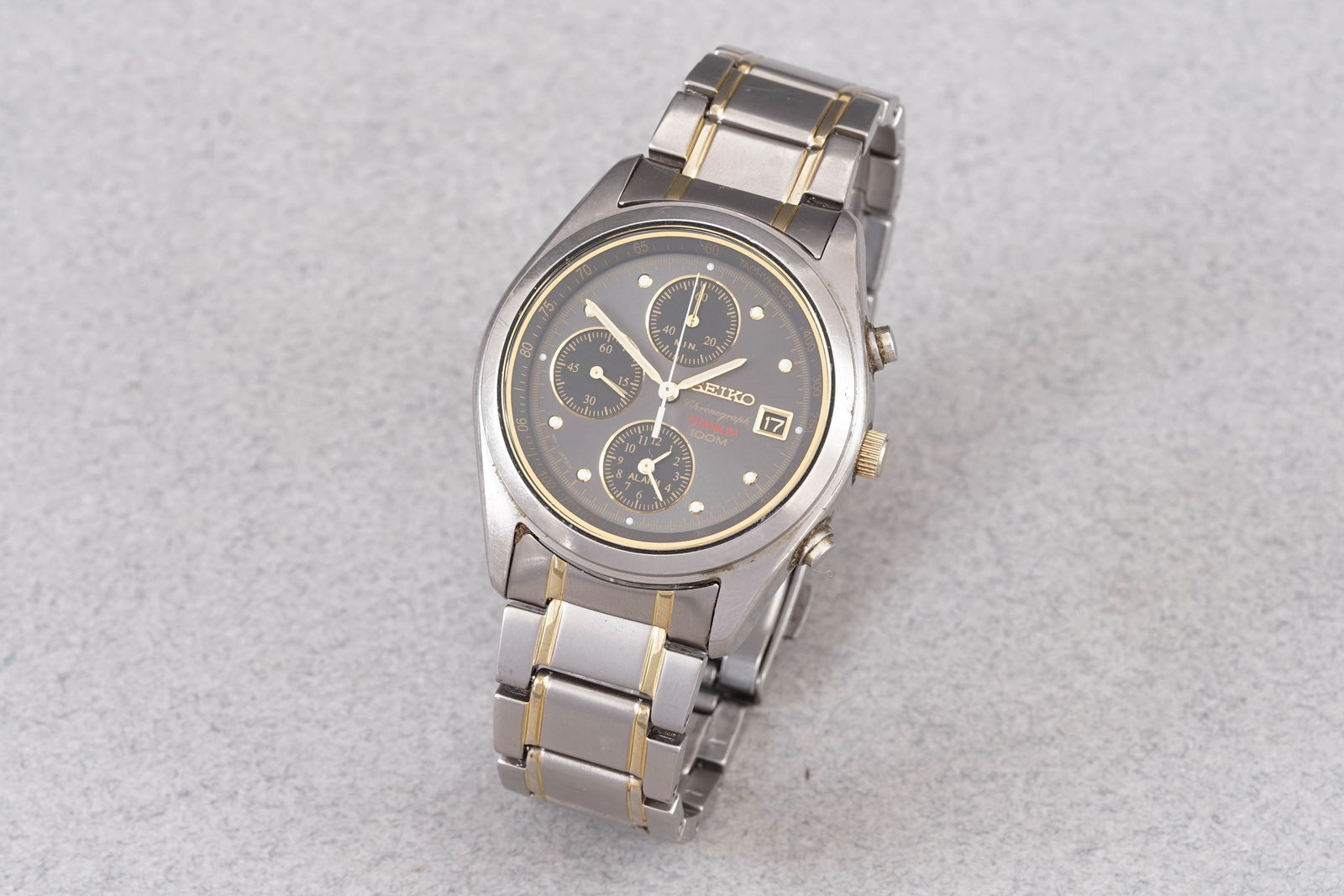 SEIKO TITANIUM CHRONOGRAPH REF. 7T62-0FD0 (1 of 4)