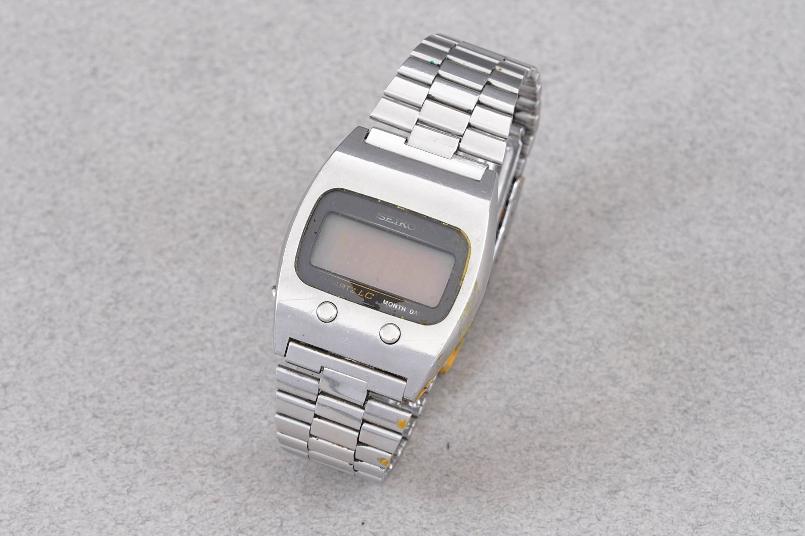 SEIKO DIGITAL WRISTWATCH REF. 0439-5009: SEIKO DIGITAL WRISTWATCH REF. 0439-5009, this watch is a ref. 0439-5009 and is fitted with a digital dial. The 34mm stainless steel case is fitted with a crown and a case back. Inside is a