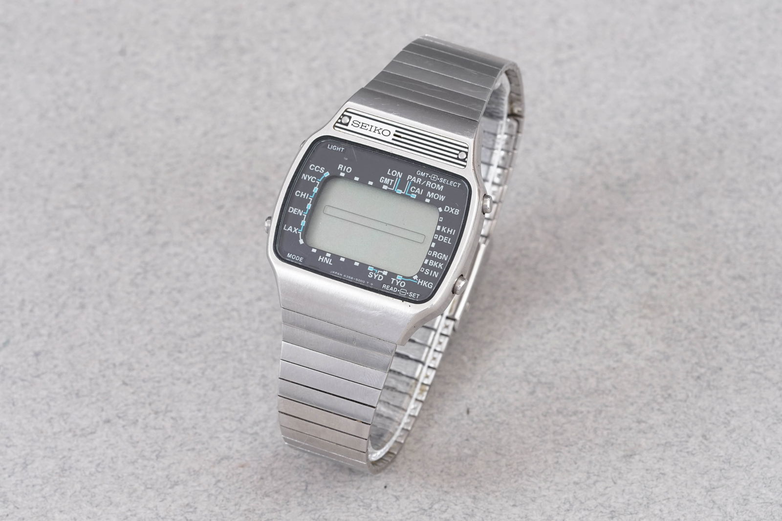 SEIKO DIGITAL WRISTWATCH REF. A358-5000: SEIKO DIGITAL WRISTWATCH REF. A358-5000, this watch is a ref. A358-5000 and is fitted with a digital dial. The 34mm stainless steel case is fitted with a crown and a case back. Inside is a