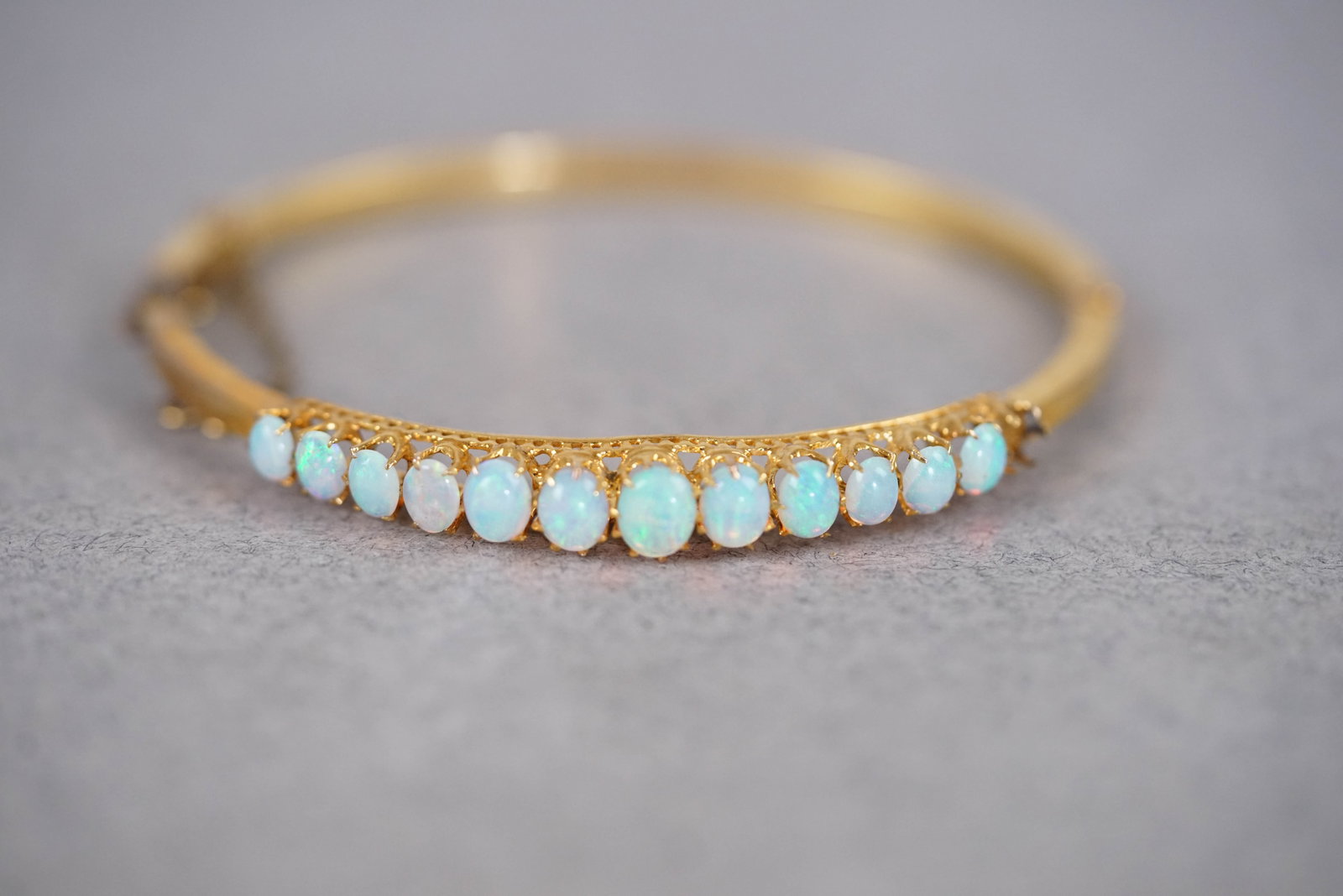 9CT GOLD OPAL BANGLE BRACELET - 3
