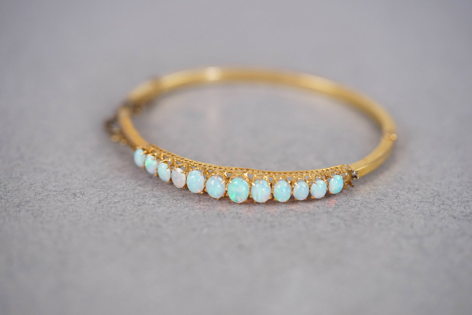 9CT GOLD OPAL BANGLE BRACELET - 4