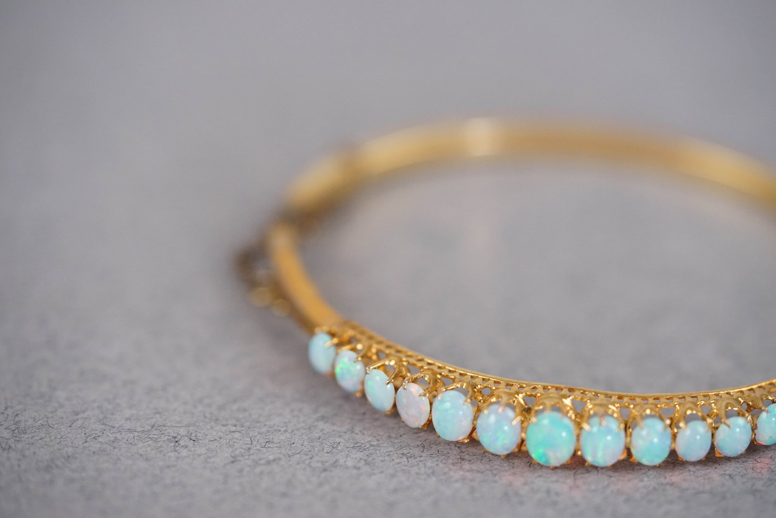 9CT GOLD OPAL BANGLE BRACELET - 6