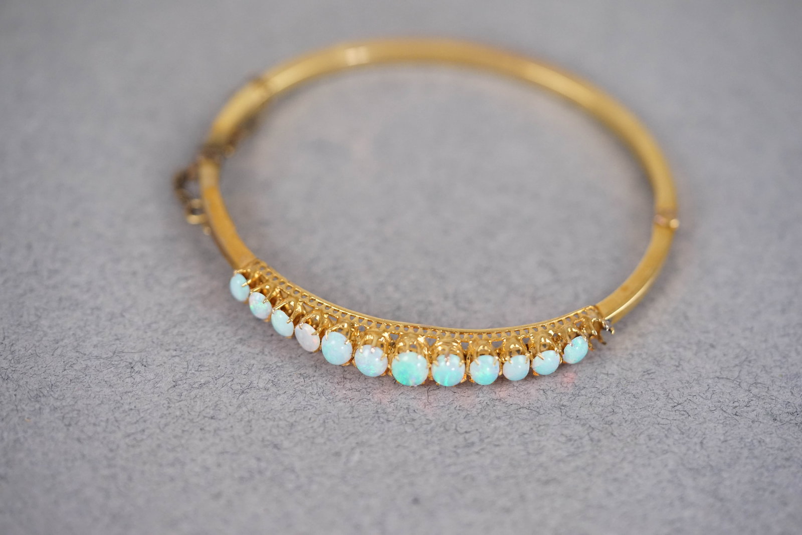 9CT GOLD OPAL BANGLE BRACELET - 7