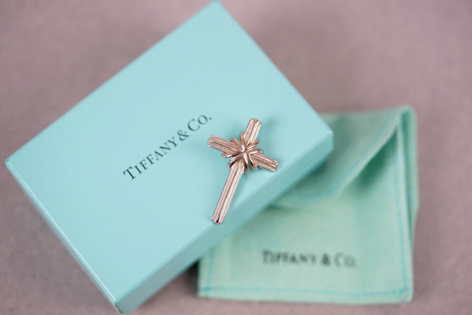 TIFFANY & CO 925 STERLING SILVER CROSS PENDANT W/ BOX - 2
