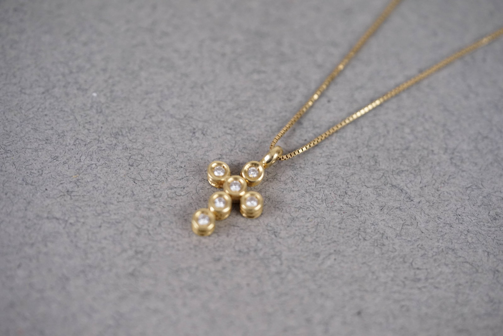 18CT DIAMOND SET CROSS NECKLACE PENDANT - 3