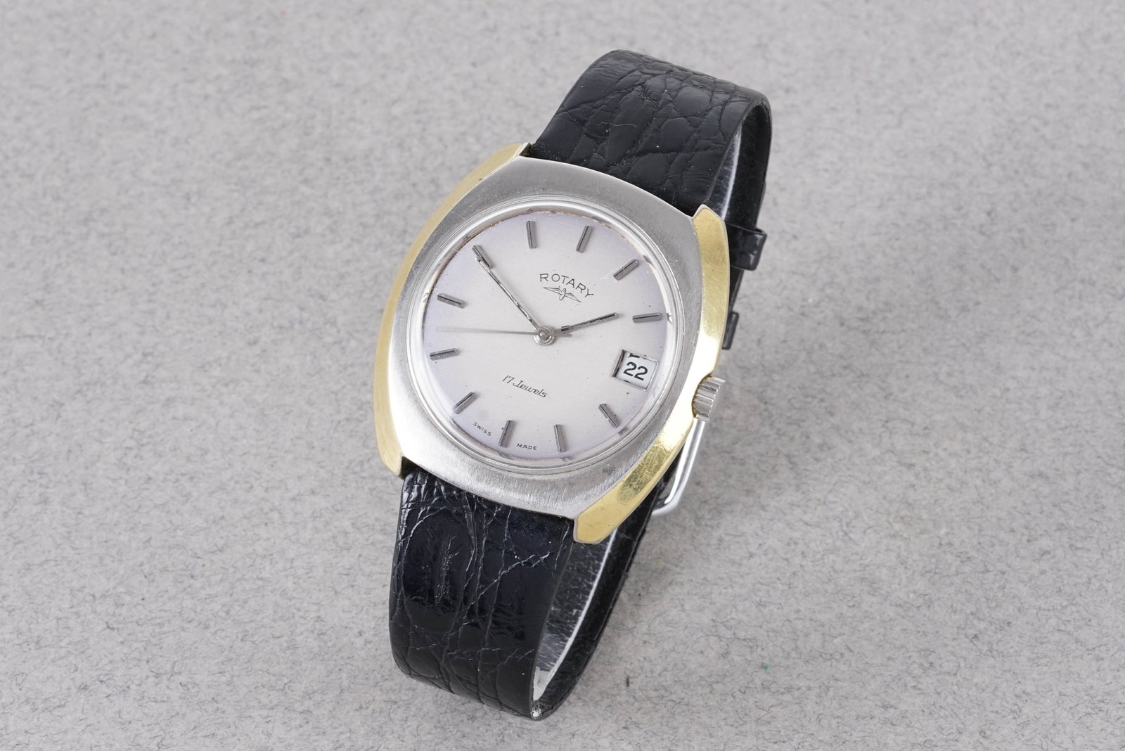 *TO BE SOLD WITHOUT RESERVE* ROTARY DATE WRISTWATCH: ROTARY DATE WRISTWATCH, this watch is fitted with a circular off white dial with a date window, stick hour markers and hands. The 37mm case is fitted with a crown and a case back. Inside is a