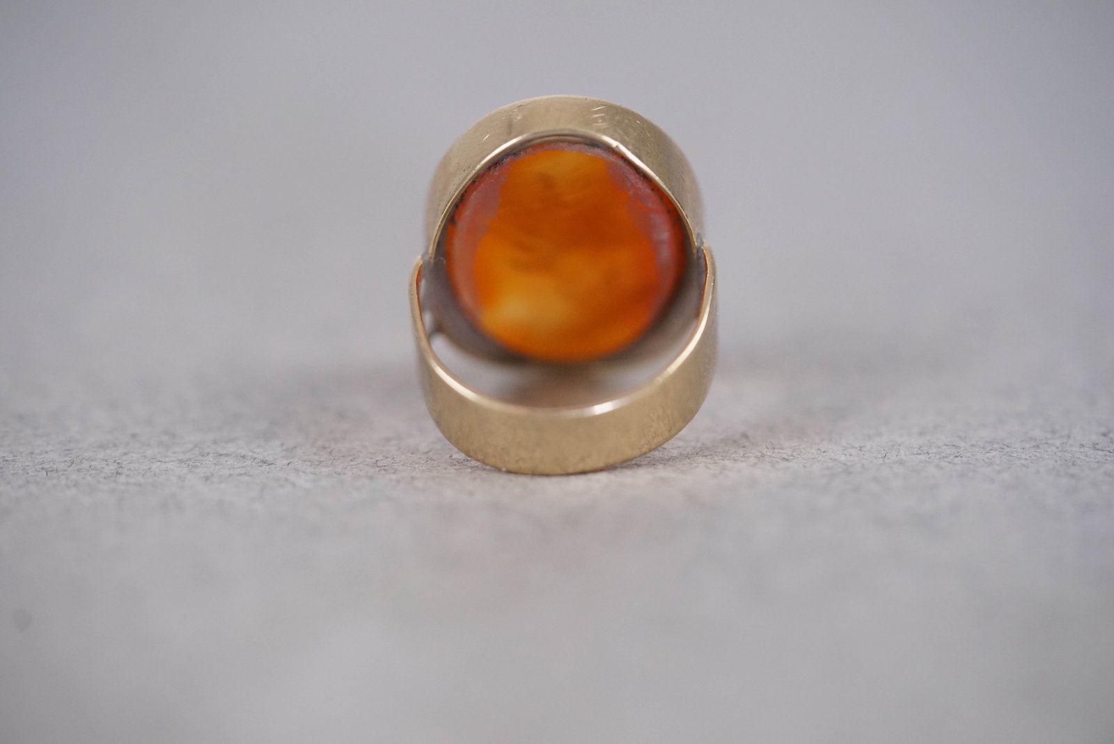 9CT GOLD CARNELIAN RING - 3