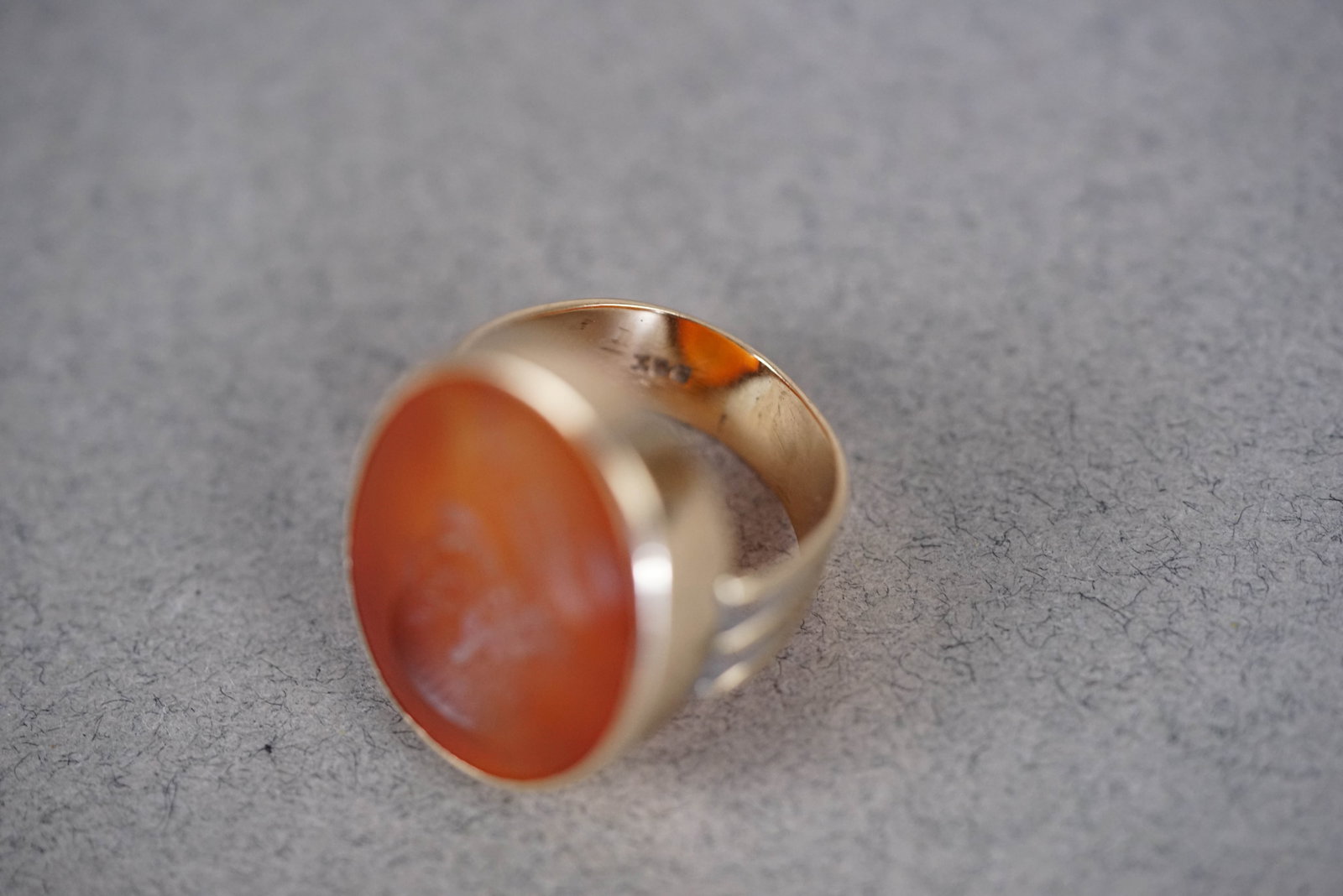 9CT GOLD CARNELIAN RING - 5
