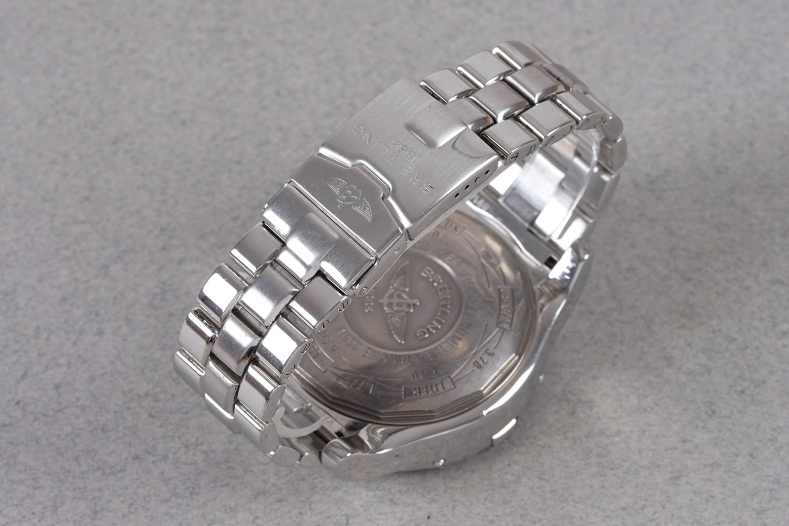 BREITLING SUPER AVENGER AUTOMATIC DATE CHRONOGRAPH REF. A13370 - 3