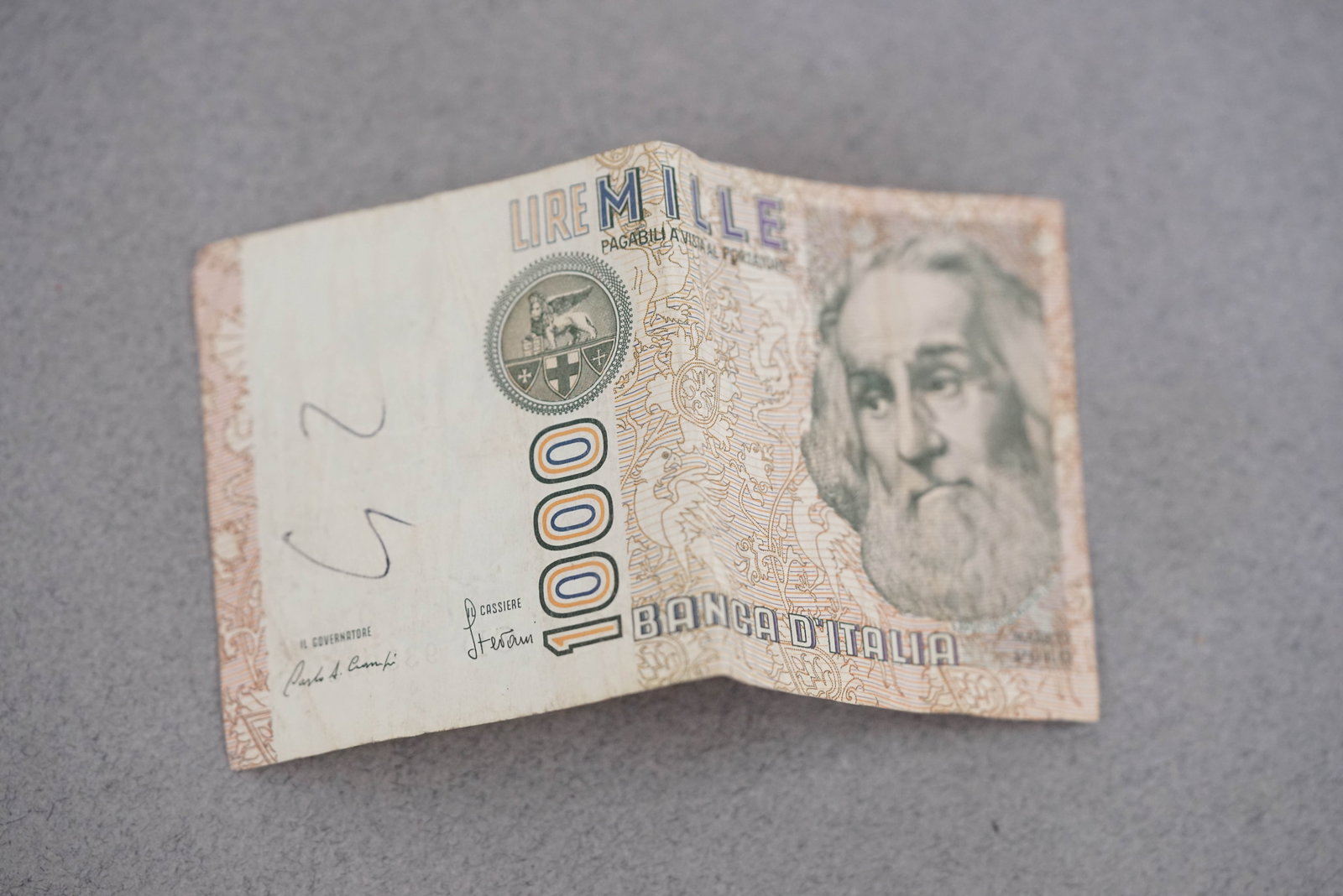 *TO BE SOLD WITHOUT RESERVE* COLLECTION OF NOTES INCL. US DOLLAR BULGARIAN LEVA UAE DIRHAM - 4