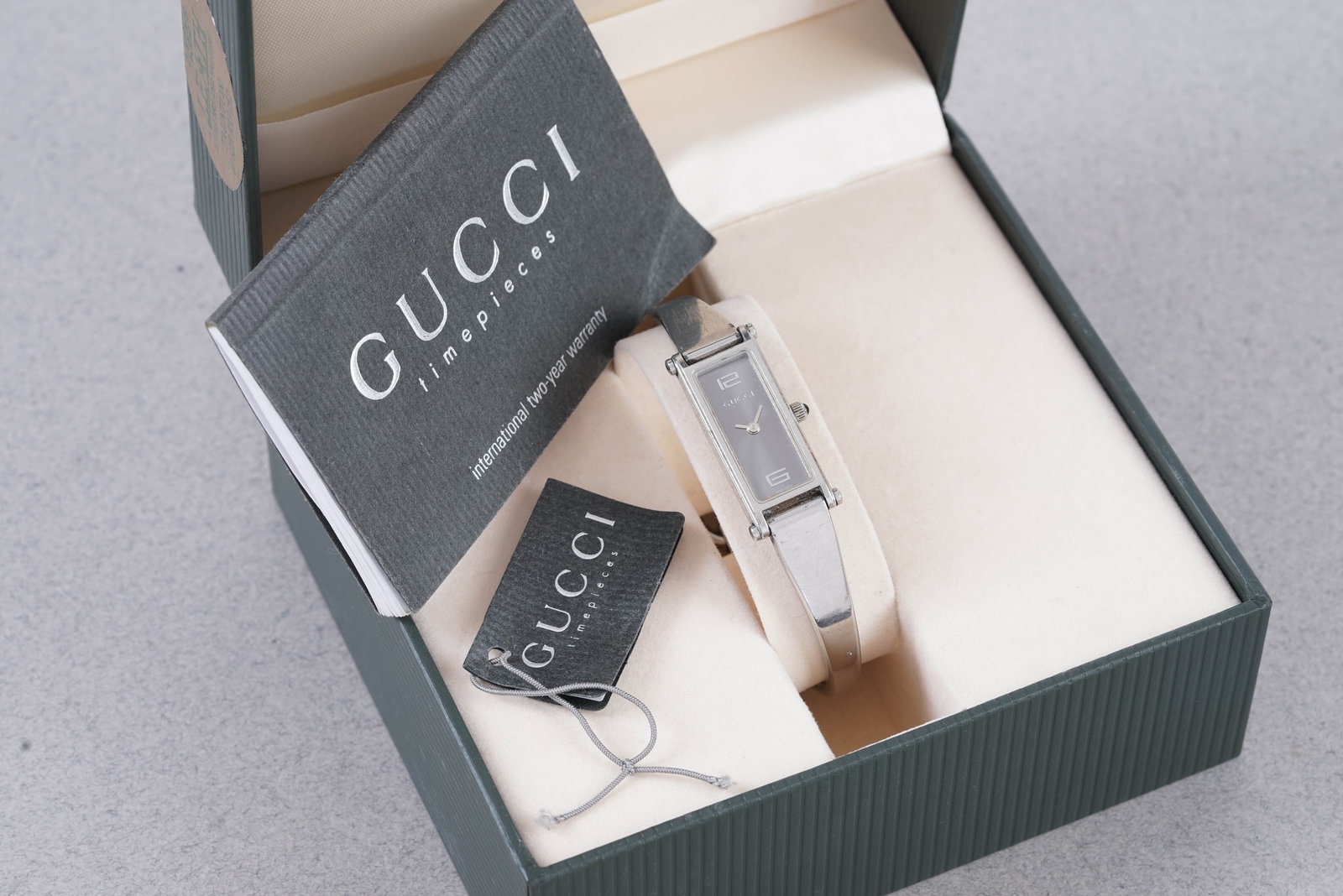 GUCCI BRACELET WRISTWATCH W/ BOX & GUARANTEE CARD REF. 1500L - 2