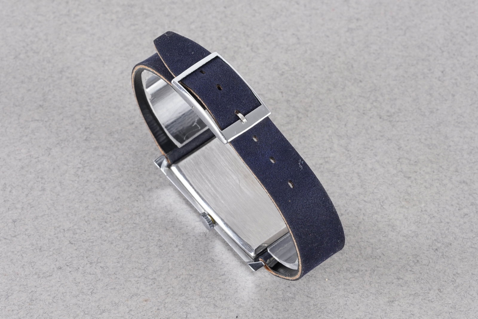 *TO BE SOLD WITHOUT RESERVE* NAPPEY SHOCKPROOF TANK STYLE WRISTWATCH - 4