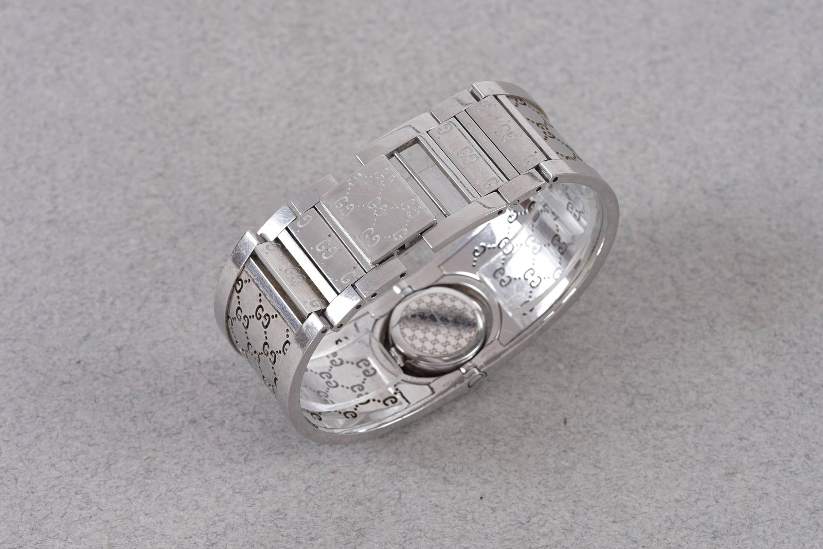 GUCCI GG BANGLE WRISTWATCH W/ BOX REF. 112 - 3