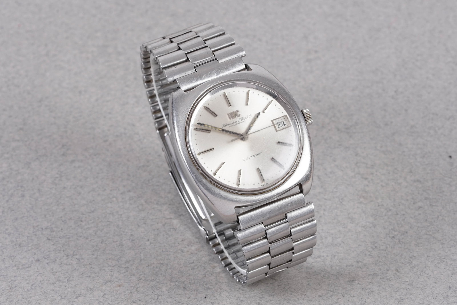 IWC SCHAFFHAUSEN ELECTRONIC DATE WRISTWATCH - 2