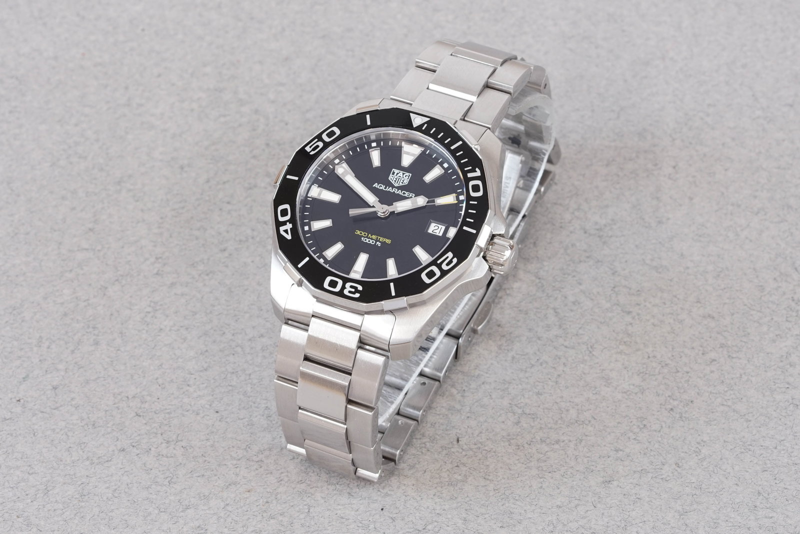 TAG HEUER AQUARACER W/ BOX & GUARANTEE CARD REF. WAY111A CIRCA 2018 - 2