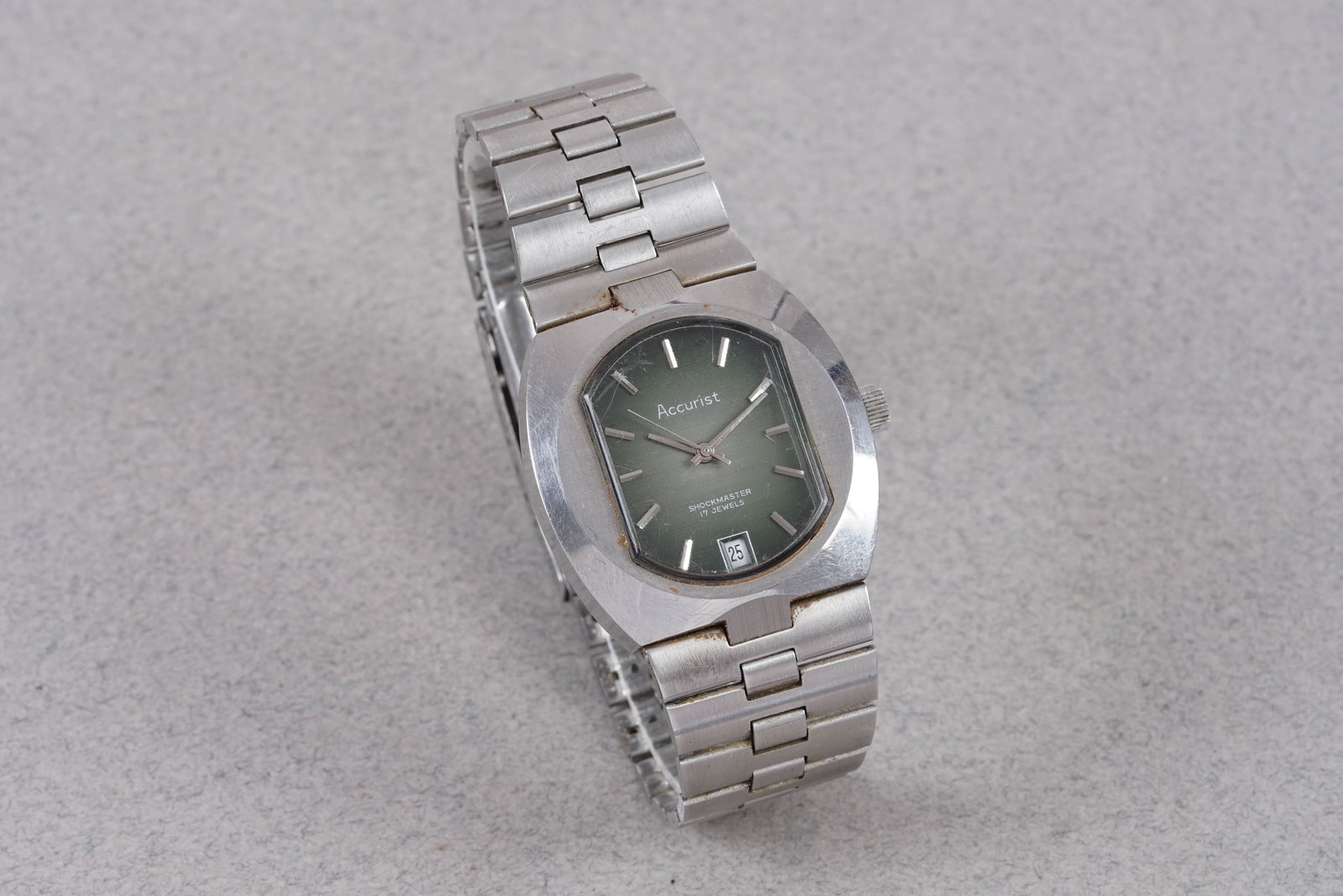 ACCURIST SHOCKMASTER DATE WRISTWATCH - 2