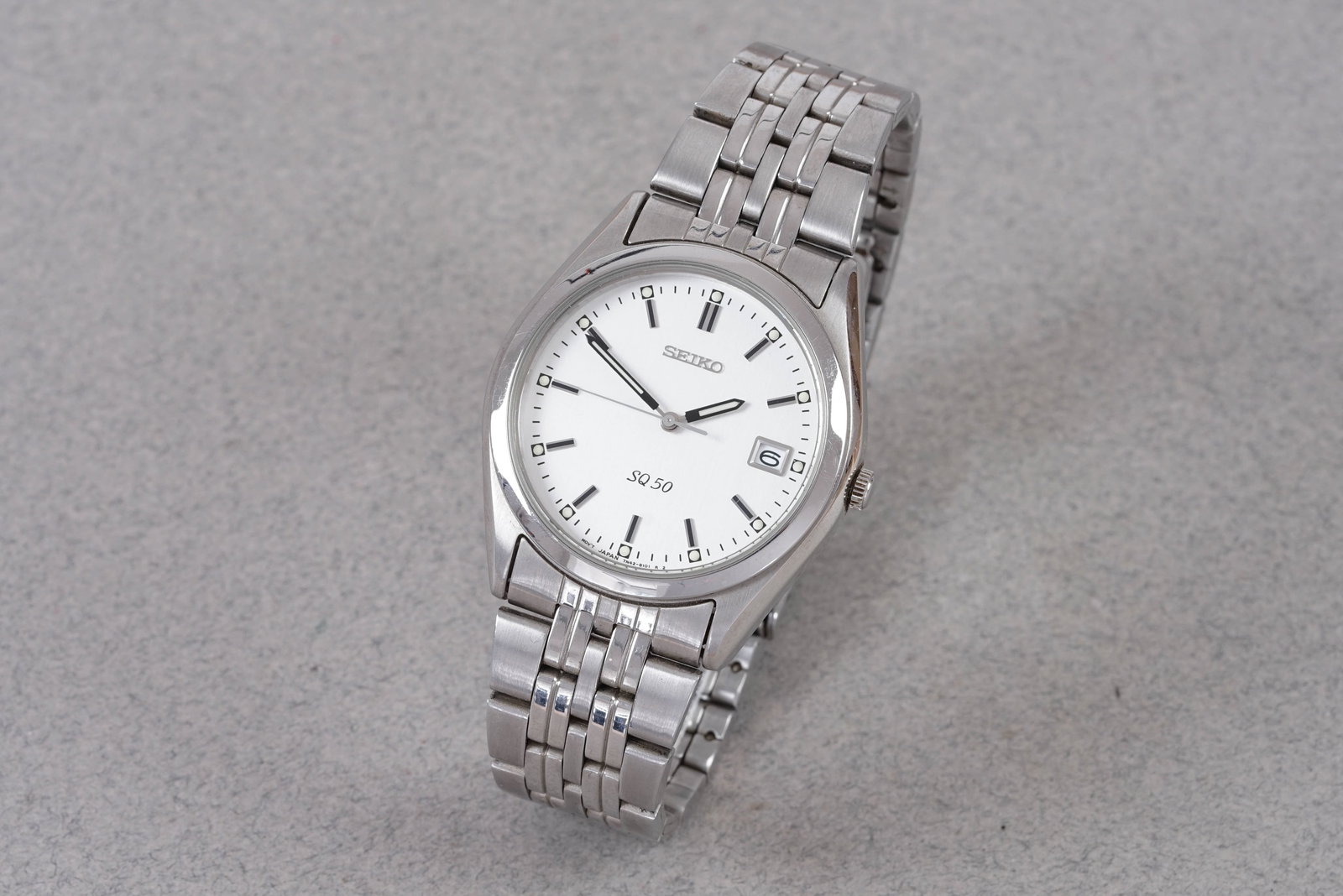 SEIKO SQ50 DATE W/ BOX & GUARANTEE BOOKLET REF. 7N42-8070 - 2