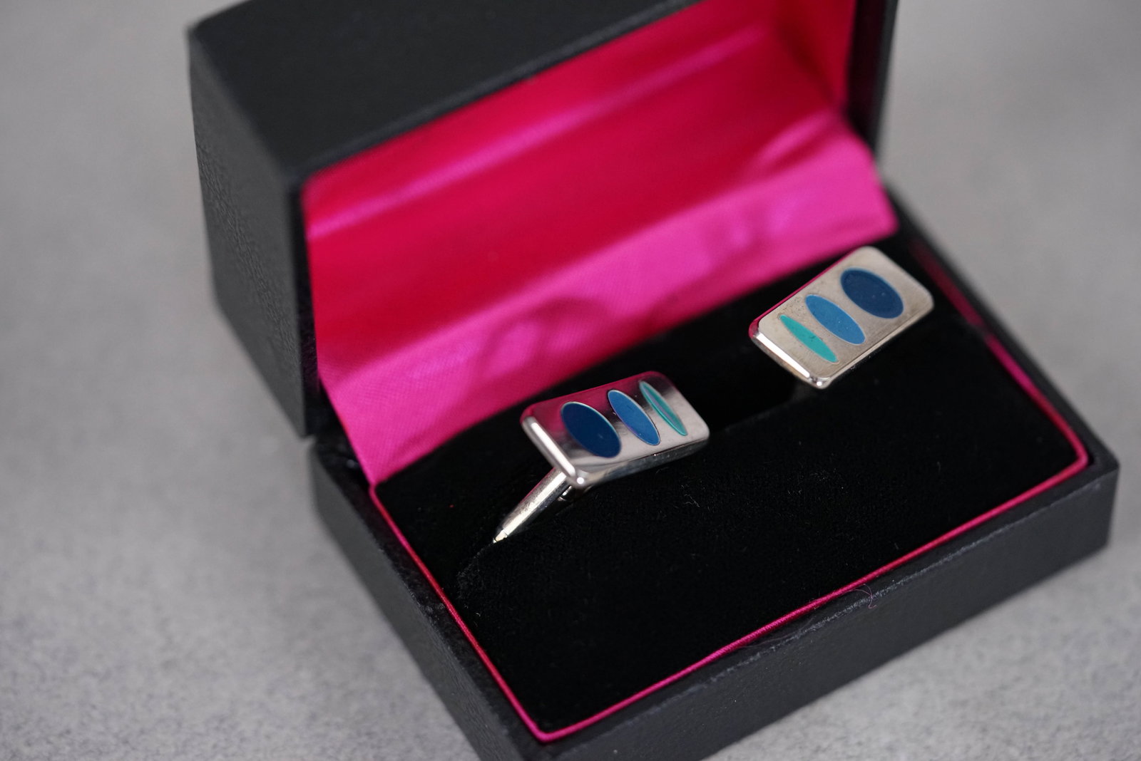 *TO BE SOLD WITHOUT RESERVE* PAUL SMITH MODERNIST CUFFLINKS W BOX - 2