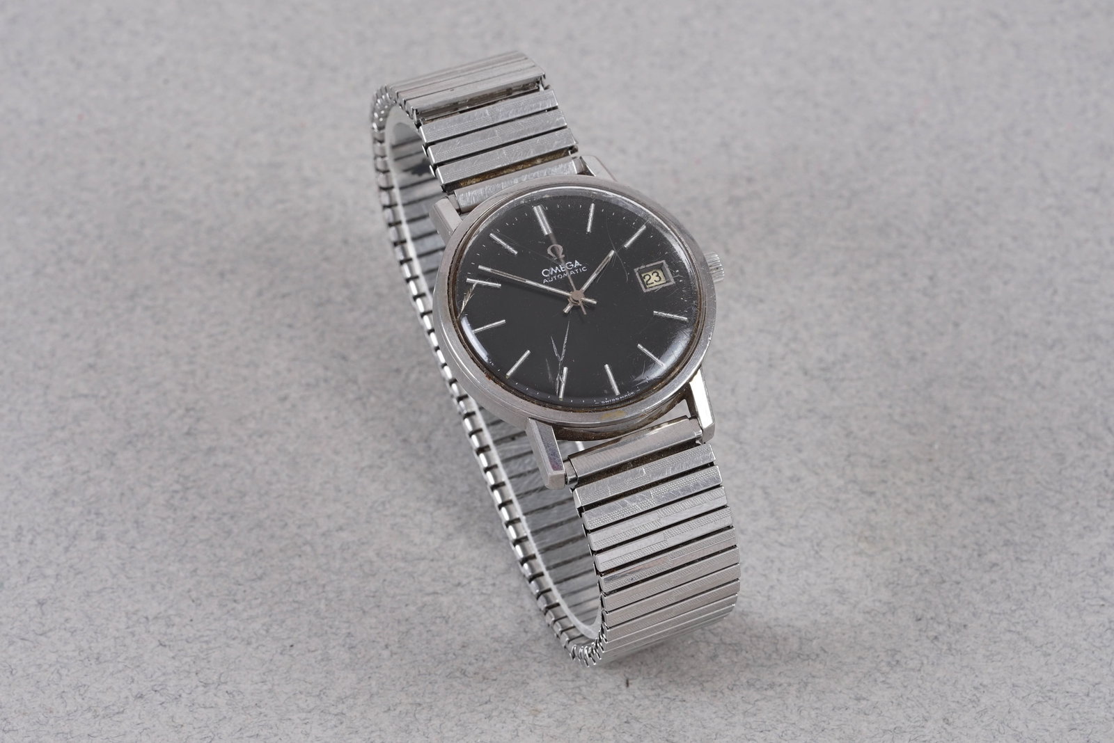 OMEGA AUTOMATIC DATE WRISTWATCH - 2