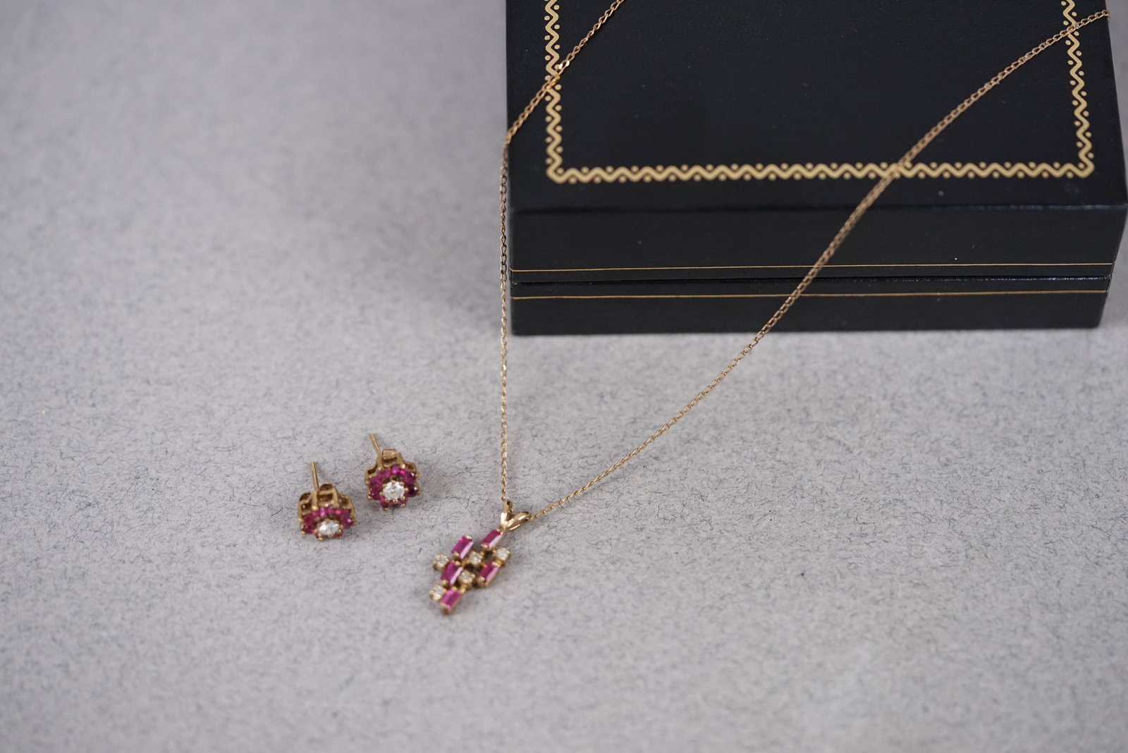 9CT GOLD RUBY & DIAMOND SET NECKLACE & EARRING STUDS W/ BOX - 3