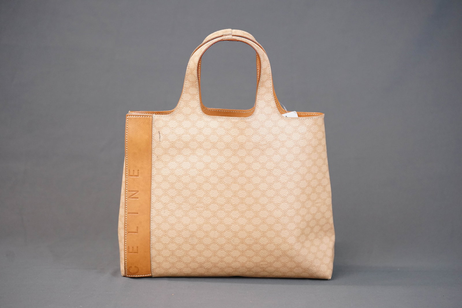 CELINE MACADAM TOTE BAG: CELINE MACADAM TOTE BAG, width 30cm, height 22cm, depth 6cm. If you have any questions regarding this lot please contact us. For further information on our auction, please refer to our T & Cs. We