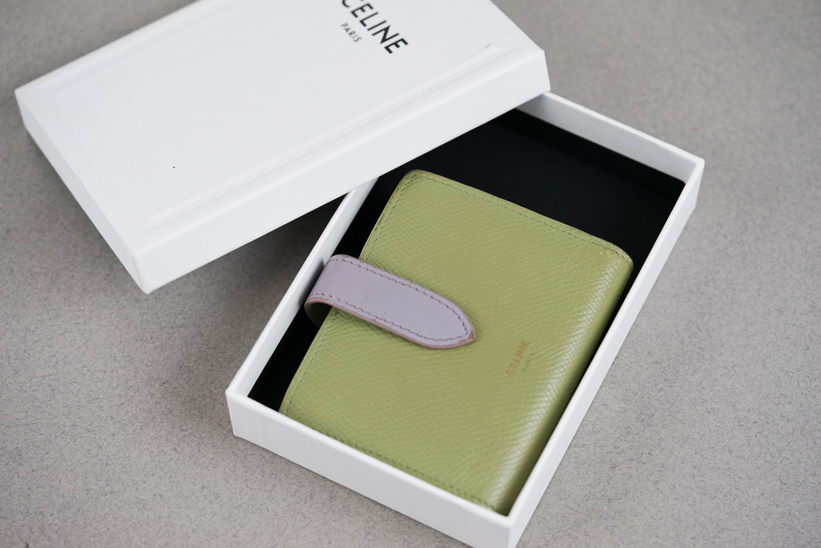 CELINE PARIS GREEN LEATHER WALLET PURSE W/ BOX & PAPERS: CELINE PARIS GREEN LEATHER WALLET PURSE W/ BOX & PAPERS, width 10.5cm, 8.5height cm, depth 2cm. If you have any questions regarding this lot please contact us. For further information on our