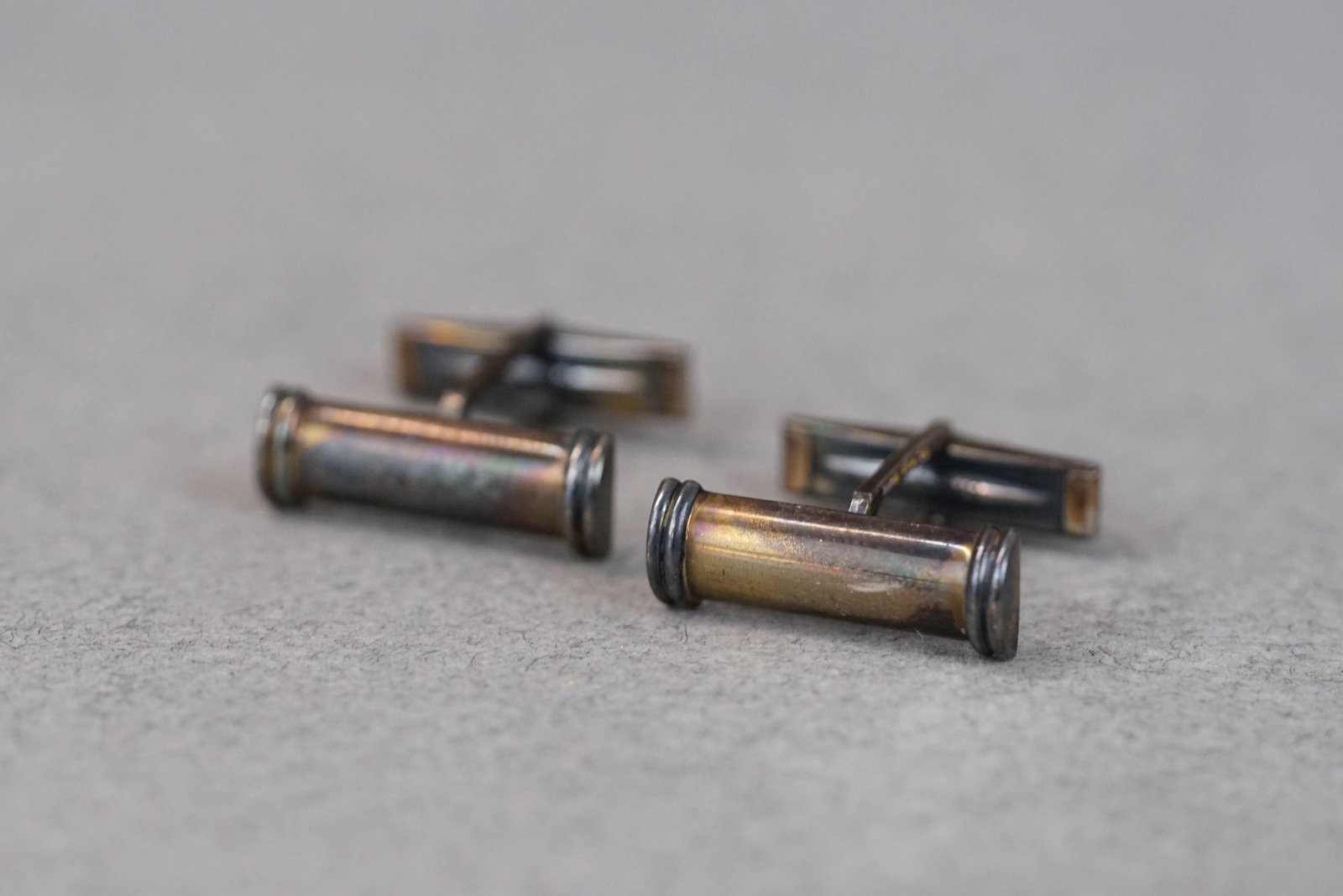 TIFFANY & CO 18CT GOLD & 925 STERLING SILVER CUFFLINKS: TIFFANY & CO 18CT GOLD & 925 STERLING SILVER CUFFLINKS, dimensions width 1.6cm, approx. weight 11gms If you have any questions regarding this lot please contact us. For further information on