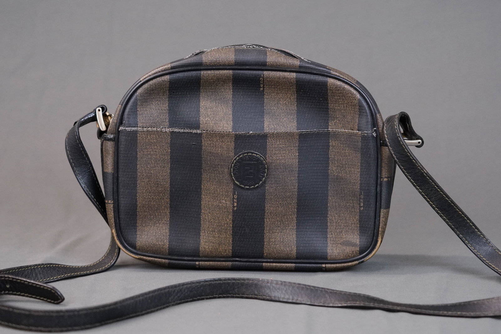 FENDI PECAN TWO TONE SHOULDER BAG: FENDI PECAN TWO TONE SHOULDER BAG , width 23cm, height 17cm, depth 6cm. If you have any questions regarding this lot please contact us. For further information on our auction, please refer to our T &a