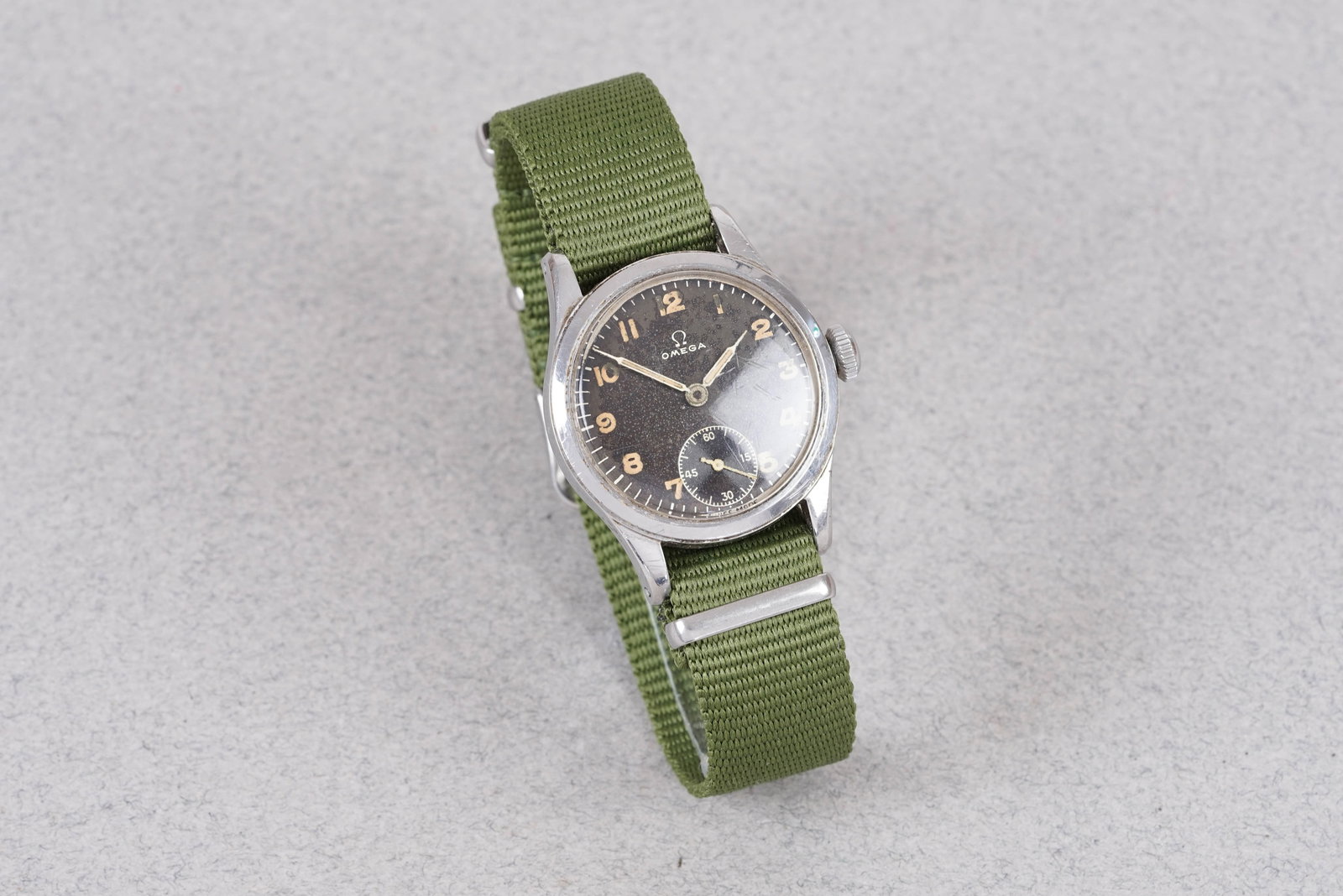 OMEGA MILITARY STYLE REF. 2165-3 CIRCA 1948 - 2