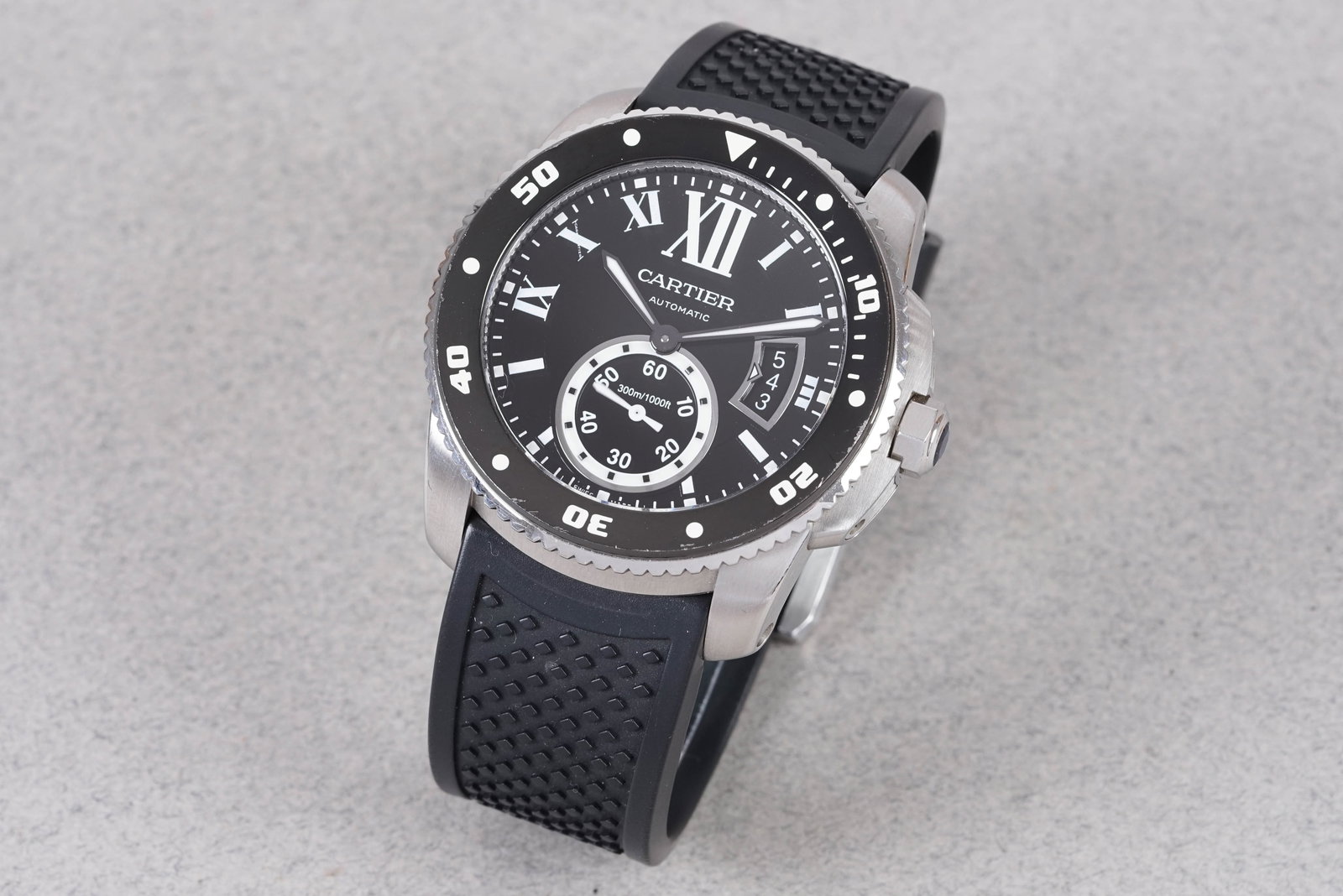 CARTIER CALIBRE DE CARTIER W/ BOX & GUARANTEE PAPERS REF. 3729 CIRCA 2015: CARTIER CALIBRE DE CARTIER W/ BOX & GUARANTEE PAPERS REF. 3729 CIRCA 2015, this watch is a ref. 3729 and is fitted with a black dial, date window and sub dial roman numeral hour markers and sword