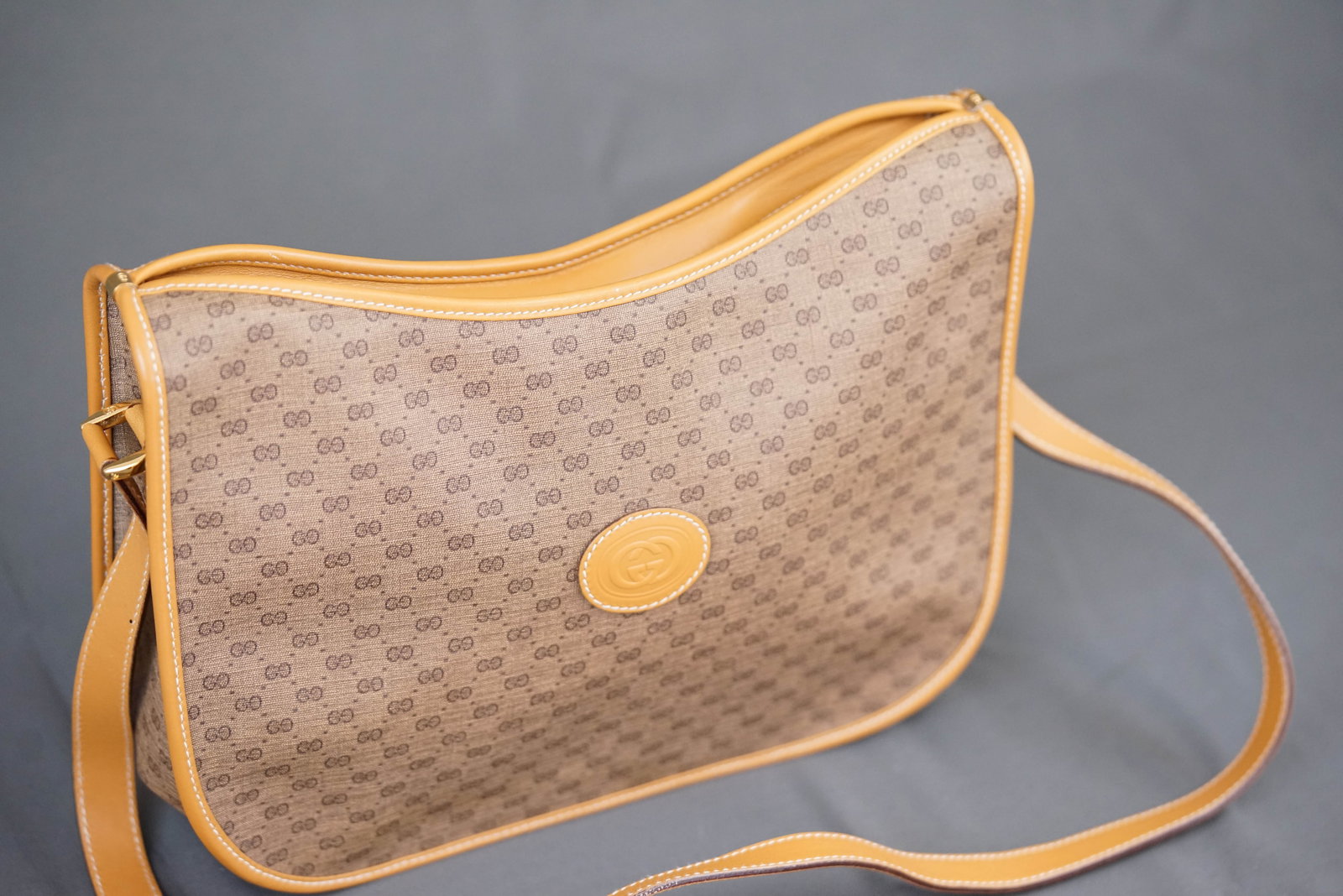 GUCCI SHOULDER BAG - 3