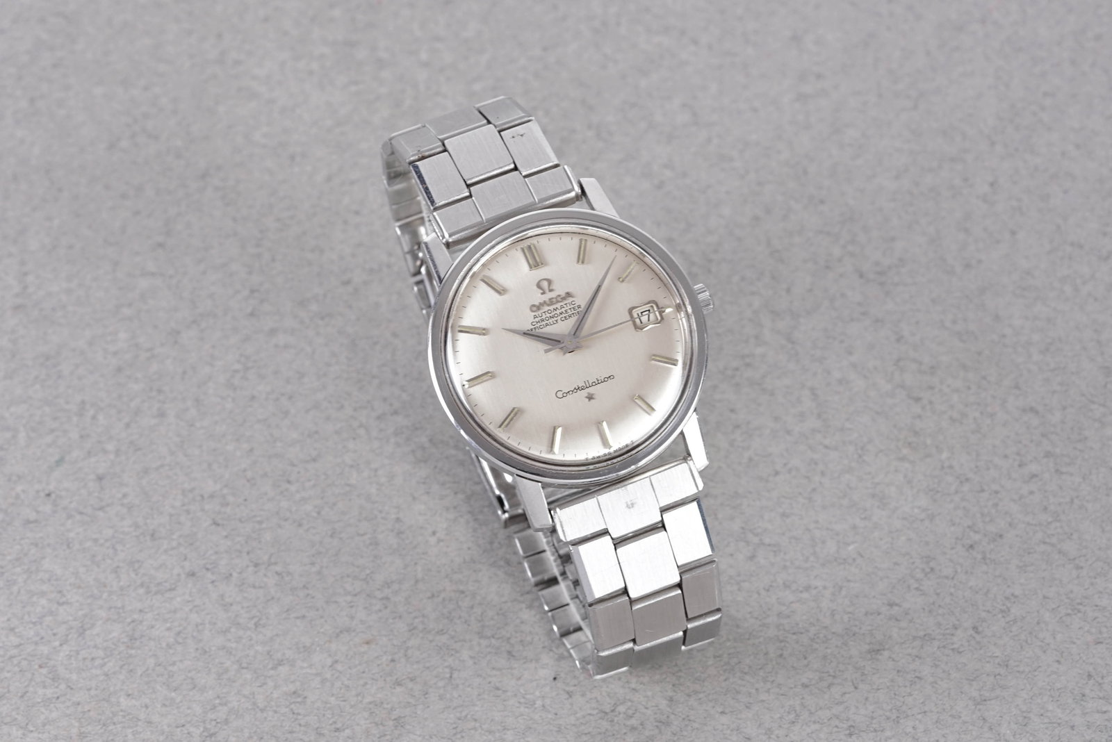 OMEGA CONSTELLATION DATE AUTOMATIC CHRONOMETER - 2