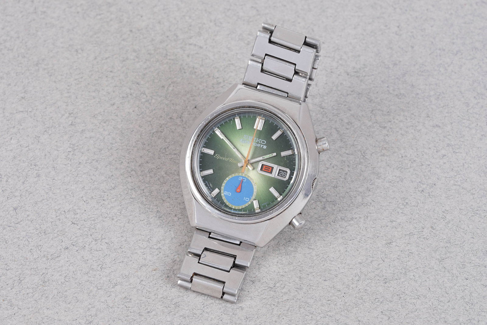 SEIKO SPEEDTIMER DAY DATE CHRONOGRAPH REF. 6139-8040 CIRCA 1974: SEIKO SPEEDTIMER DAY DATE CHRONOGRAPH REF. 6139-8040 CIRCA 1974, this watch is a ref. 6139-8040 and is fitted with a green two tone dial with a blue sub dial, day date/ window, Baton hour markers and