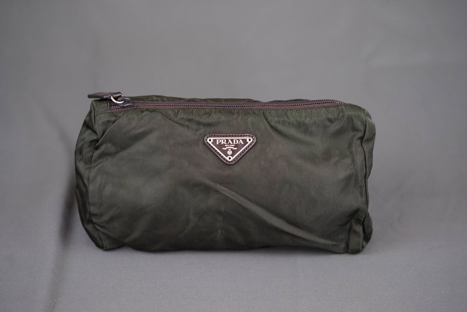 PRADA NYLON POUCH GREEN: PRADA NYLON POUCH GREEN, width 23cm, height 15cm, depth 7cm. If you have any questions regarding this lot please contact us. For further information on our auction, please refer to our T & Cs. We