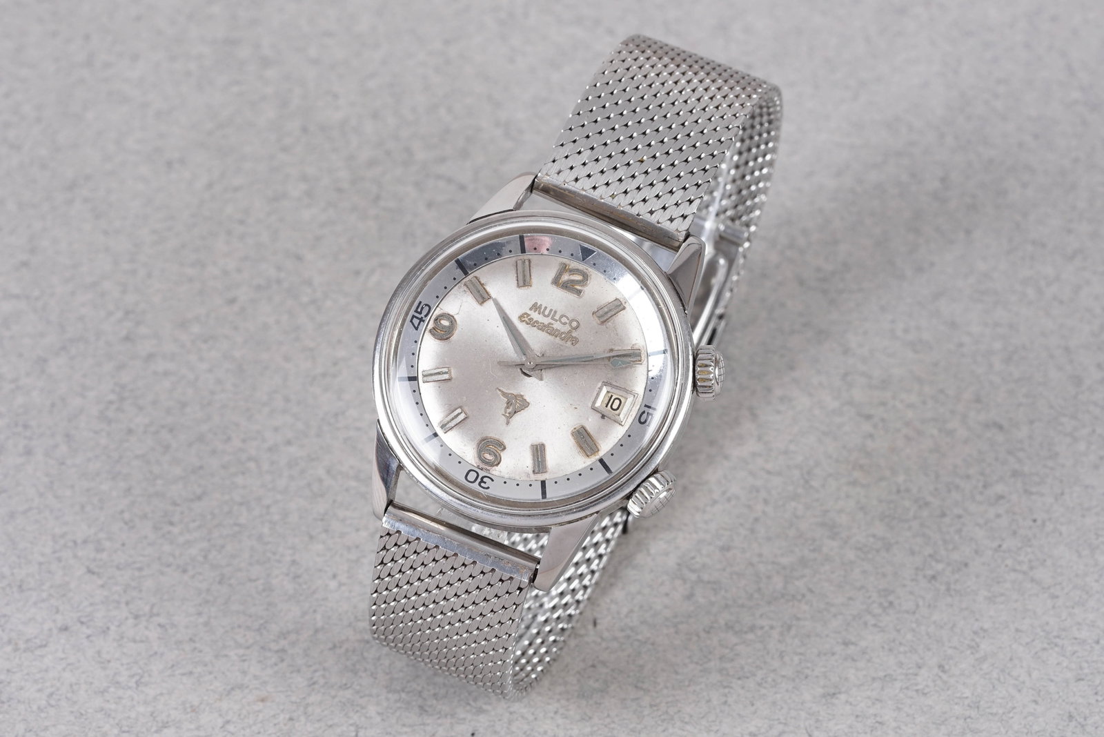 MULCO ESCAFANDRA SUPER COMPRESSOR DIVERS WATCH: MULCO ESCAFANDRA SUPER COMPRESSOR DIVERS WATCH, this watch is fitted with a circular silver dial with a date window, hour markers and hands. The 35mm stainless steel case is fitted with twin crowns an