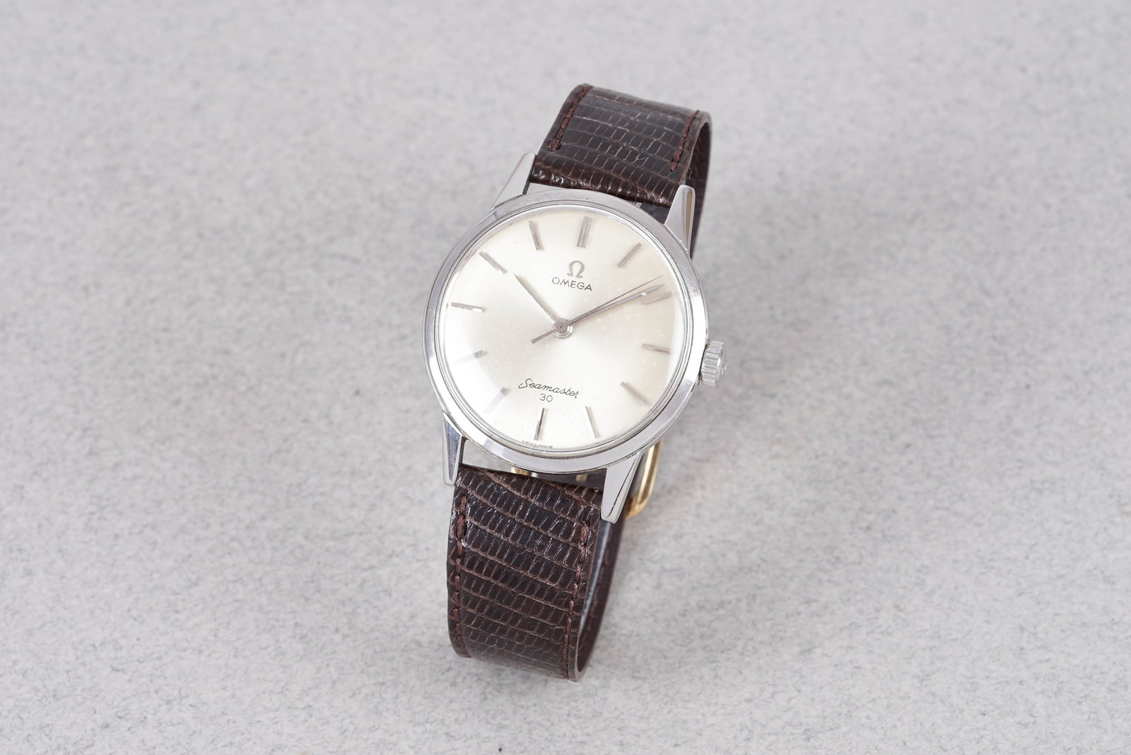 OMEGA SEAMASTER 30 REF. 135.003: OMEGA SEAMASTER 30 REF. 135.003, this watch is a ref. 135.003 and is fitted with a white round dial, Baton hour markers and hands. The 35mm steel case is fitted with an omega crown and a screw case