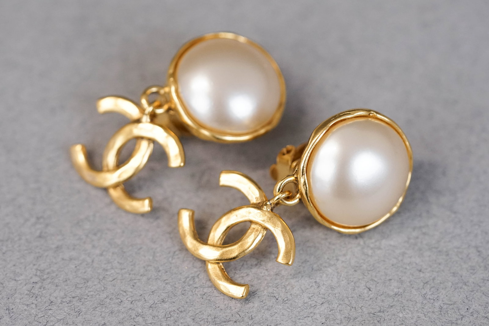 CHANEL EARRINGS: CHANEL DROP EARRINGS, gold coloured faux pearl CC logo drop, clip on, dimensions 22mm . If you have any questions regarding this lot please contact us. For further information on our auction, please